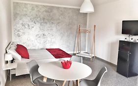 Red Tower Venice Apartment - 2 Mins From Vce Airport- Free Wifi